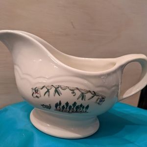 Pfaltzgraff footed gravy boat 1991